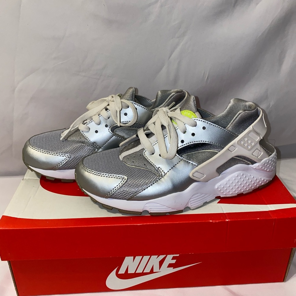 Metallic Silver/ White (GS 6Y) Nike Huarache Run